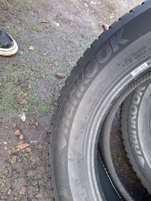 Vand 2 anvelope 225 60 17 hankook de iarna