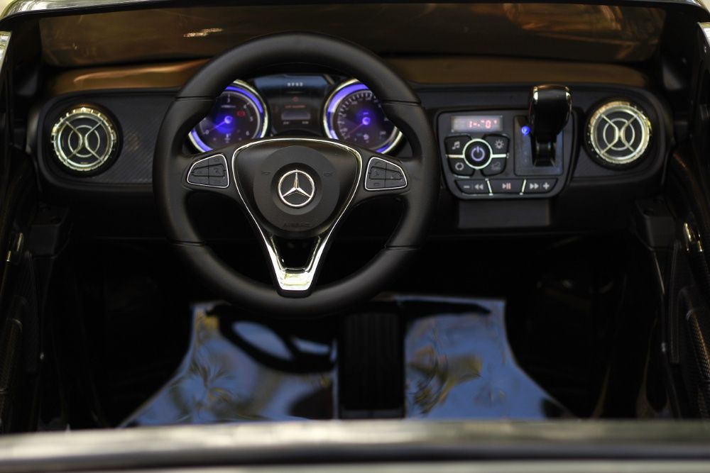 Masinuta electrica pentru 2 copii Mercedes X-Class PREMIUM 4x45W #Negr