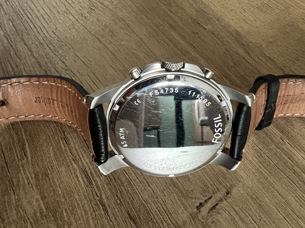 Часовник Fossil Grant
