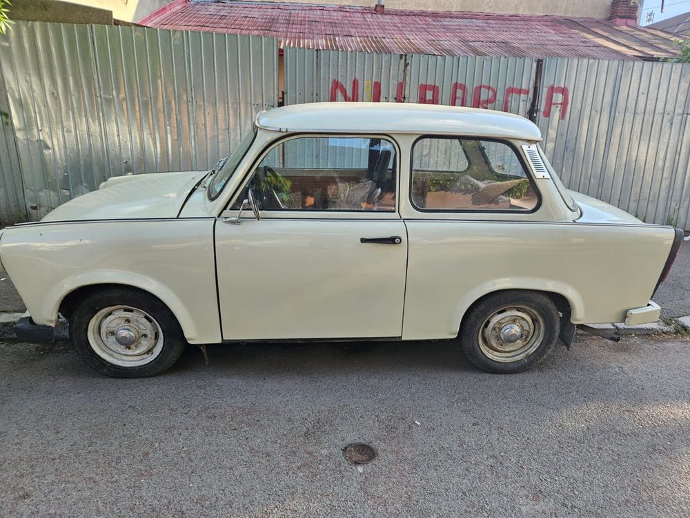 De vanzare trabant