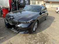 Bmw g60 2024 g 520 i налични предна броня прагове и задна броня