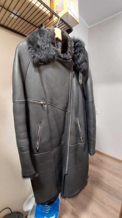 Продаю натуральную теплую дубленку