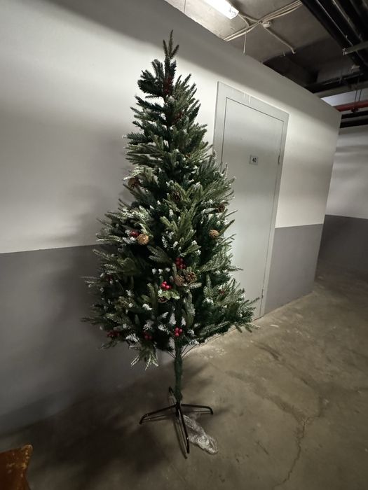 Продам искусственную елку 2.10 м