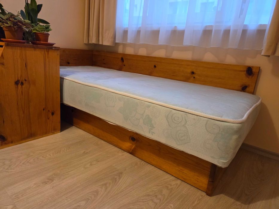 Единични легла с ракла