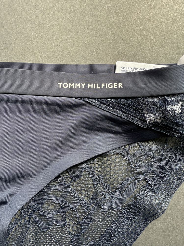 Комплект къс потник с интересен гръб и бикини Tommy Hilfiger /XS/