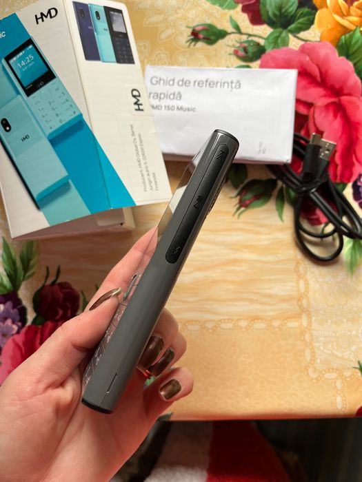 Telefon cu butoane HMD