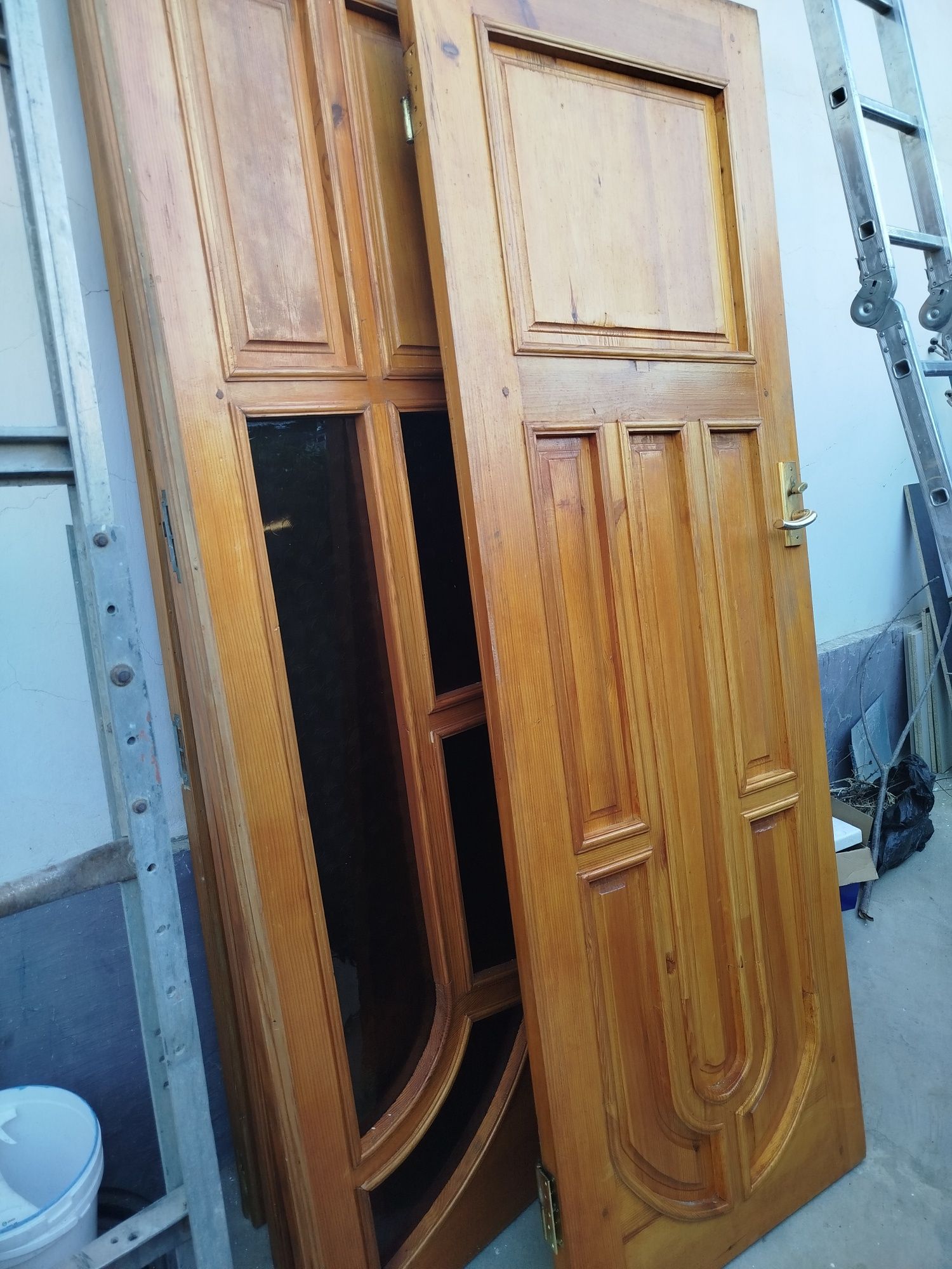 Продаю деревянные двери