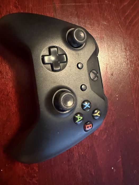 Xbox ONE X 1TB - Impecabil + 1 Controller