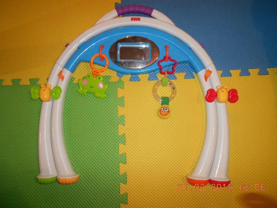 Fisher Price Активен бебешки център с приложения за iPhone/iPоd Y4476