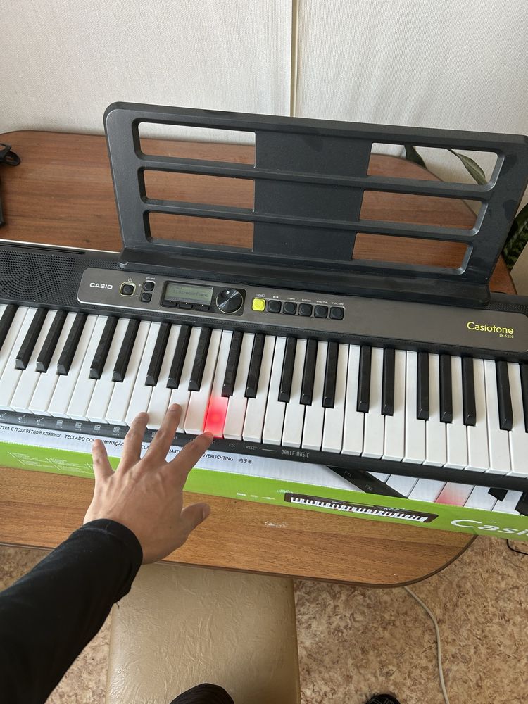 СРОЧНО!! Синтезатор Casio Casiotone CT-S300C7