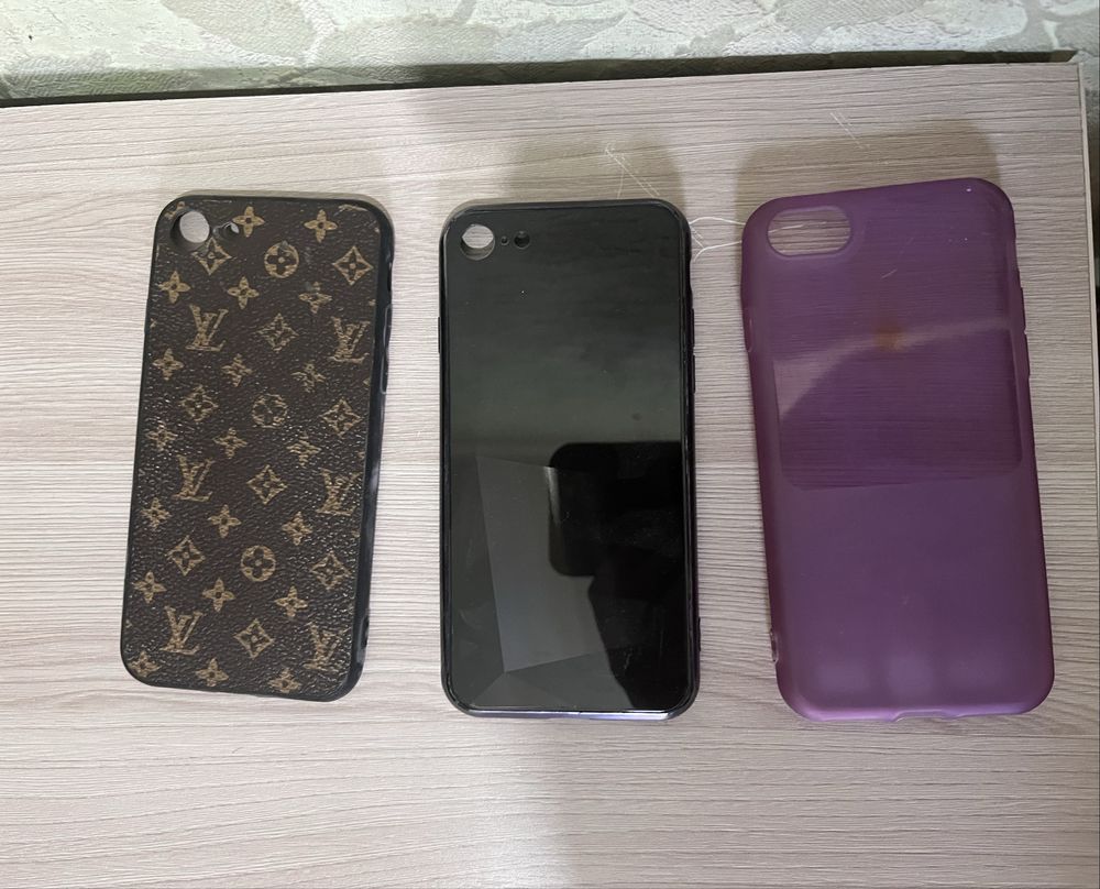 Продам чехлы на Iphone 7