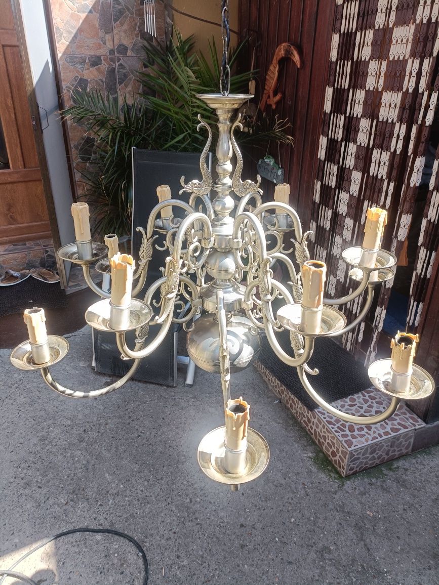 Vând diverse candelabre!