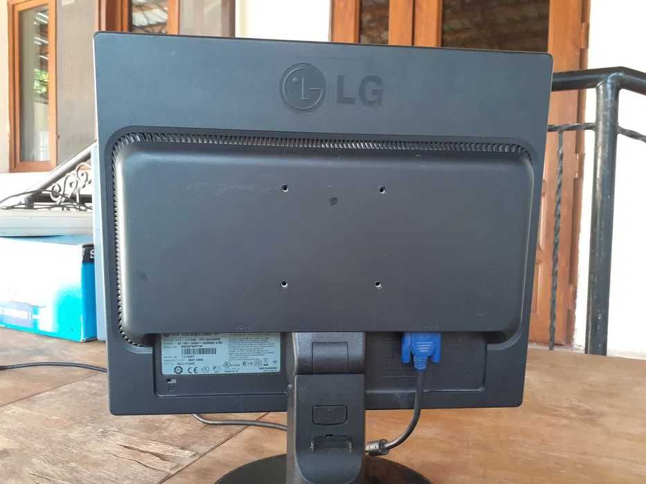 Монитор для компьютера NEC и LG
