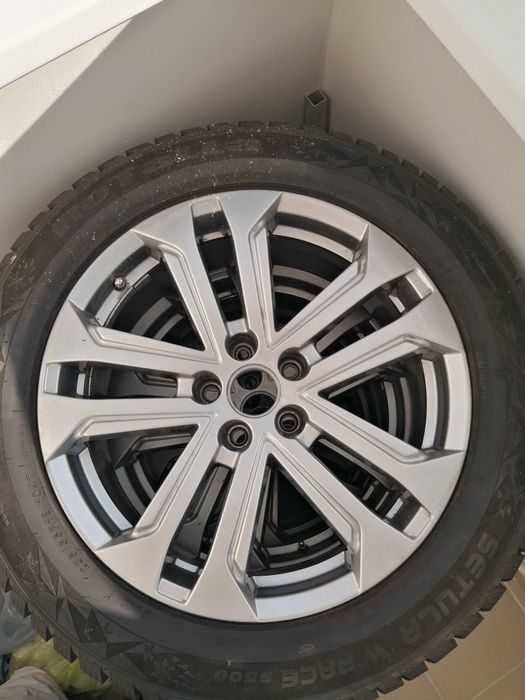 Продам. 235/55 R18 зимние шины на дисках.