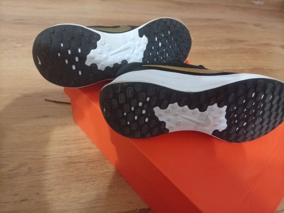 Оригинални маратонки Nike