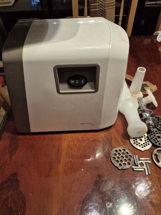 Mașina de tocat carne electrică