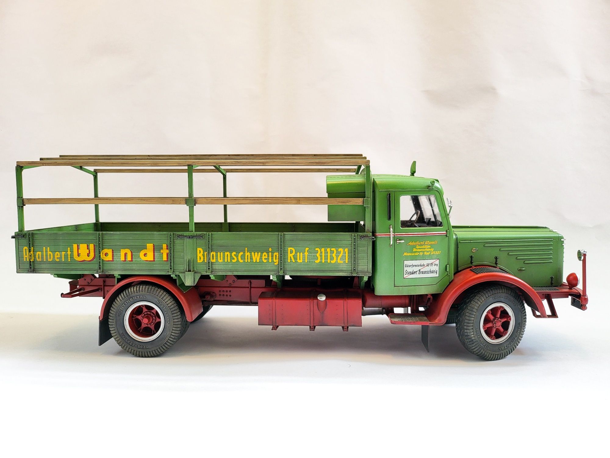 Model camion Bussing 8000 S13 scara 1:24