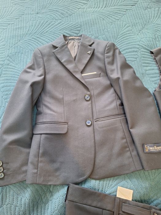 Продам детский классический кастюм  тройку