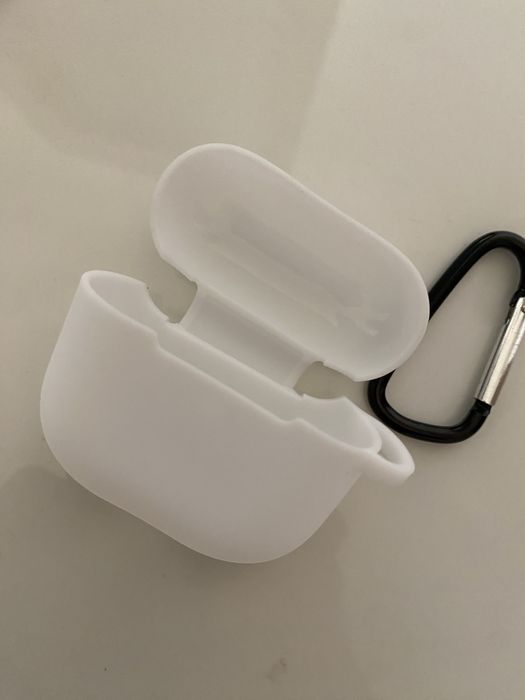 Casti Apple Airpods 4 noi sigilate cu husa silicon alba