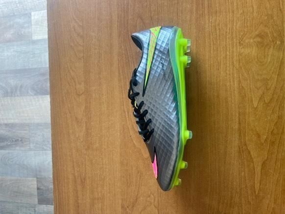 Бутонки Nike hypervenom liquid gold neymar 2014 номер 44