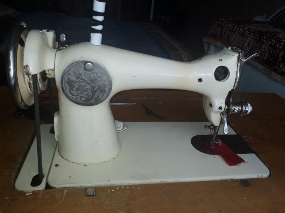 продаю швейную машину ножную