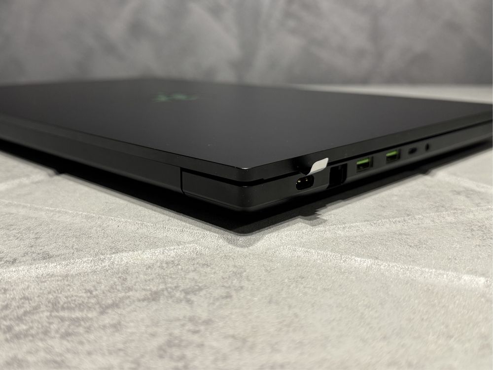 Гейминг лаптоп Razer - Blade 17, 17.3", QHD, 240Hz, i7, RTX 3070Ti