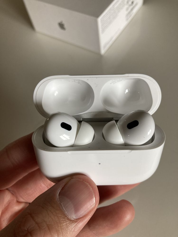 Оригинални Apple AirPods Pro 2 (с 2 години гаранция)