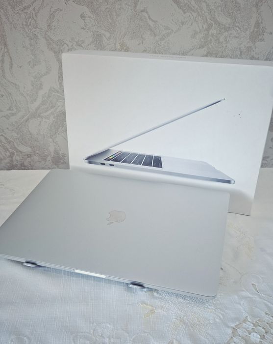 MacBook Pro  Sotiladi