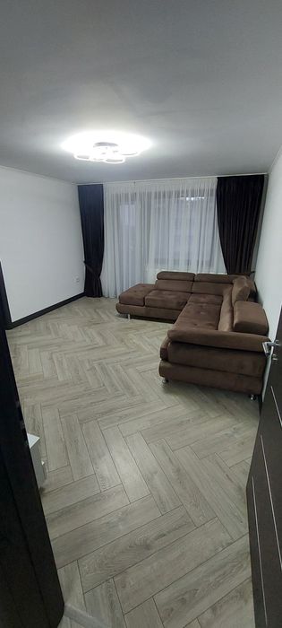 Oferim spre închiriere un apartament spațios și select cu 3 camere