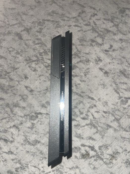 PS4 Slim + 6 jocuri + cablu – stare bună, preț negociabil