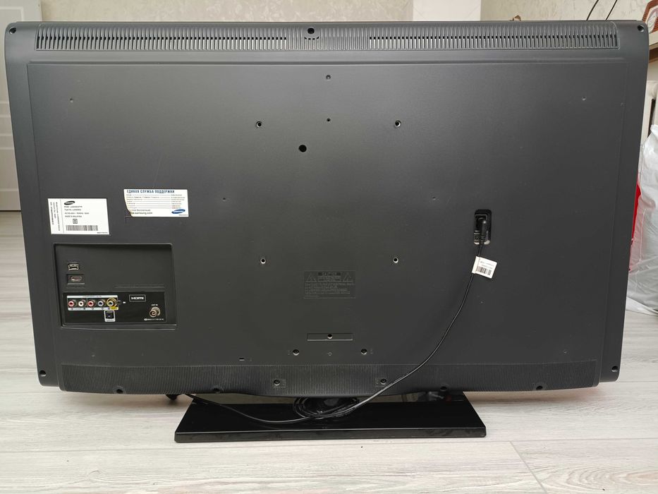 Продае́тся телевизор SAMSUNG 43 диагональ.