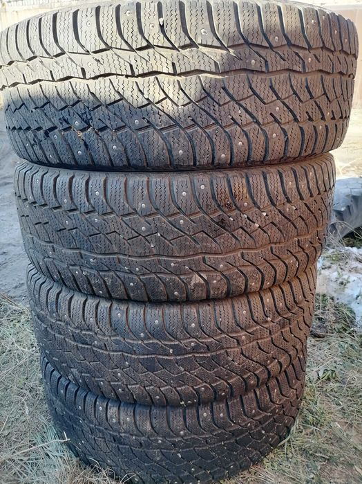 Продам шины зимние. 265/65/R17.