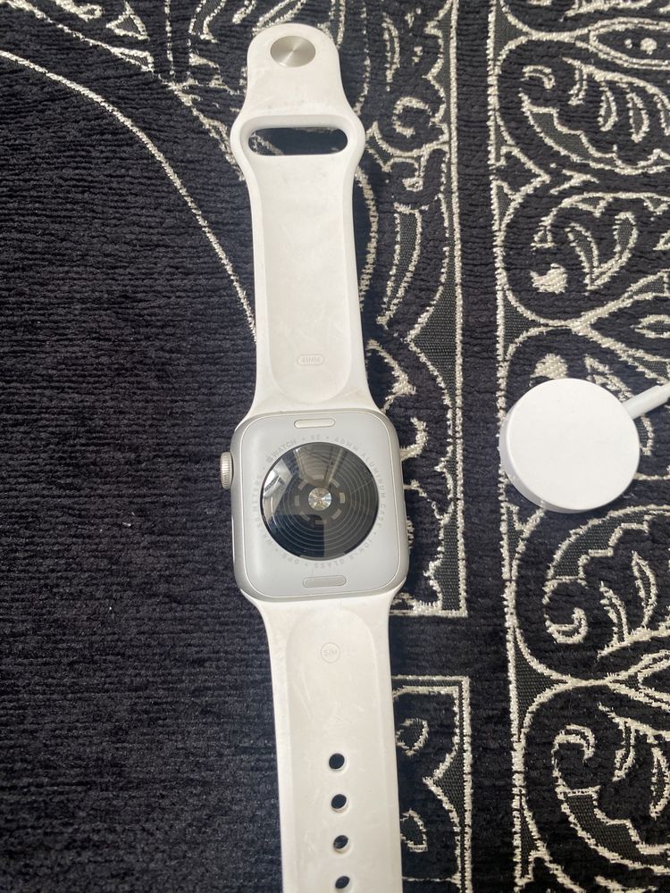 Iphone 11 64g емкость 70 Apple watch se 40 mm бирге сатылады
