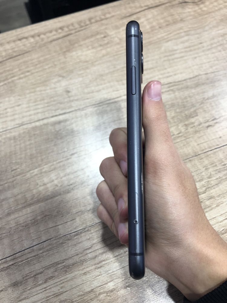 iPhone 11 64 GB KH/A