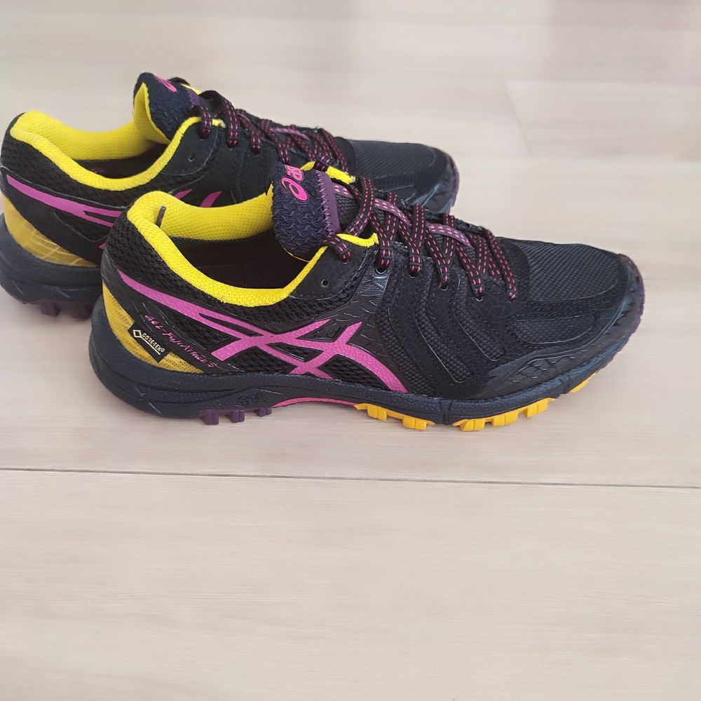 Asics Fuji Artack 5 Gore tex.