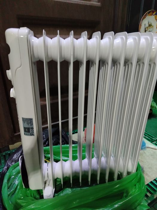 Vînd calorifer electric marca Paxton cu 11 elemenți.