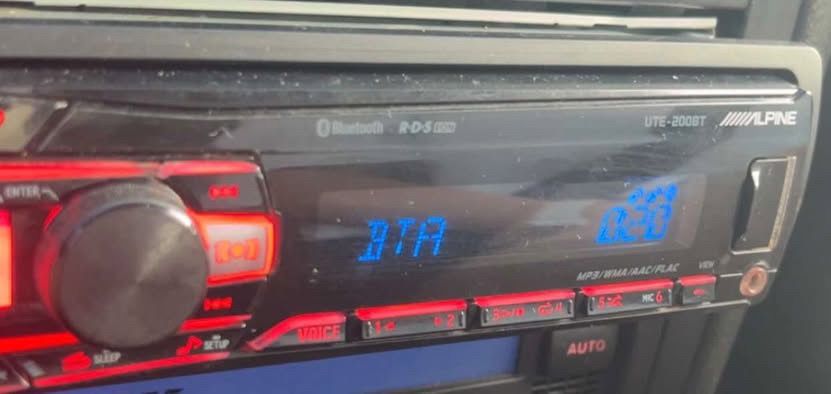 Радио с блутут Alpine