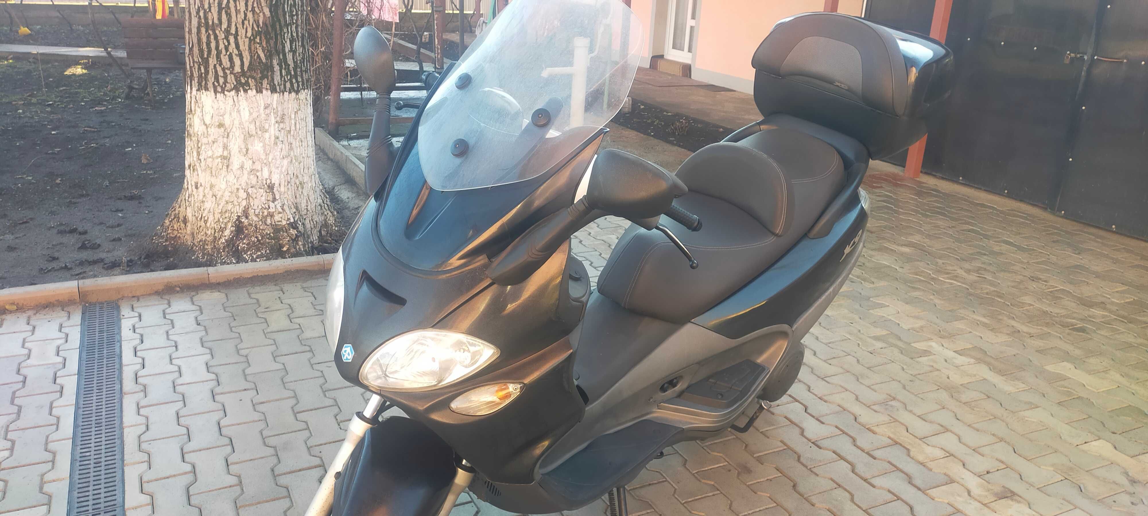 Vand piaggio x 9 500 sau schimb