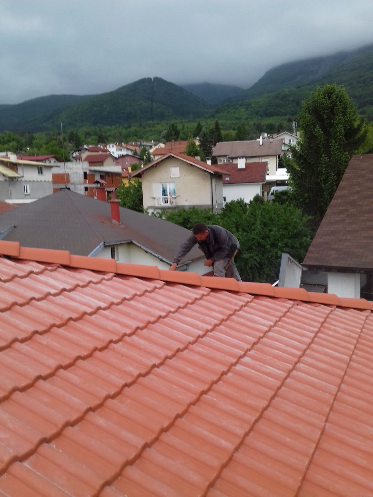 Ремонт на покриви,полагне на хидроизолация,изграждане на покриви