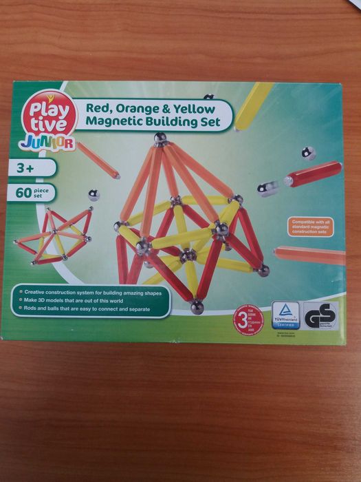Vand doua puzzle-uri si un set magnetic de constructie (3+ ani)