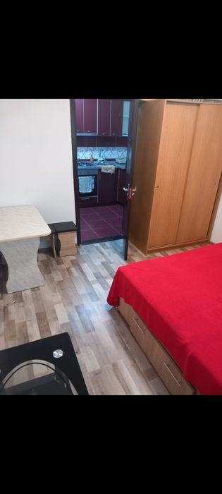 Vând garsonieră zona Laminorului