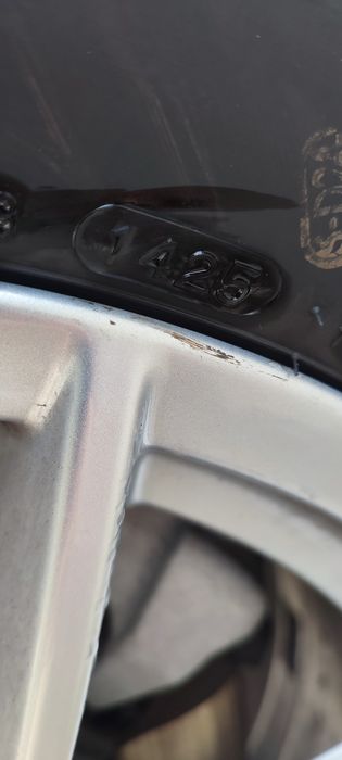 Vând anvelope Hankook 225/60/R18