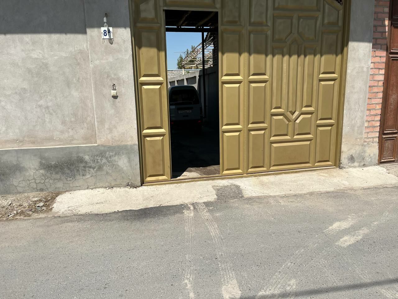 Hovli sotiladi !
