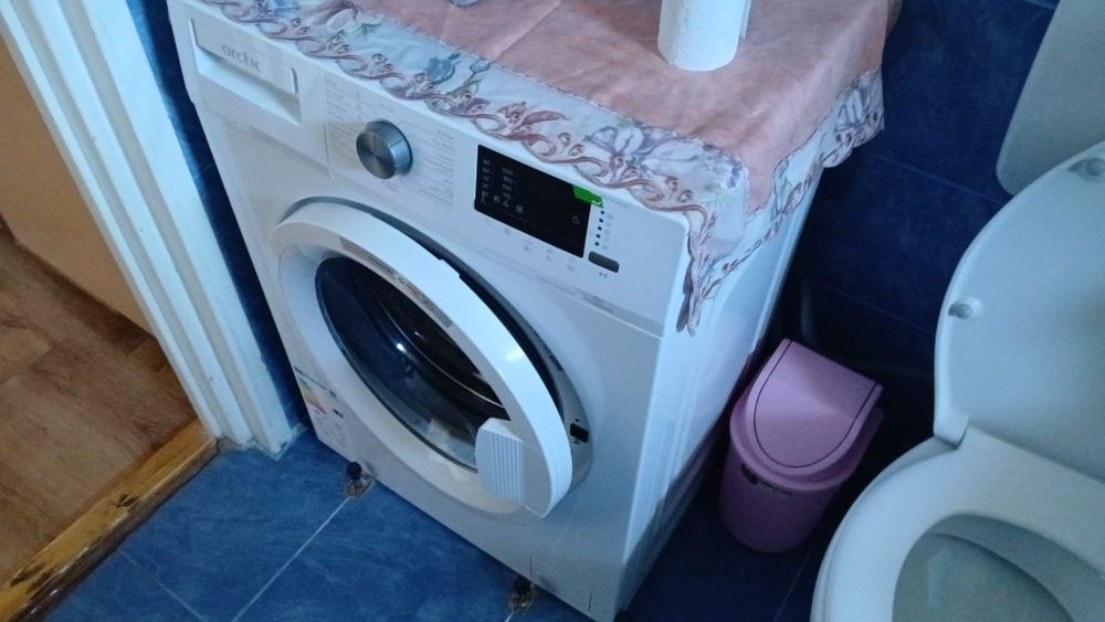 Persoană fizică închiriez apartament cu doua camere ,in deva