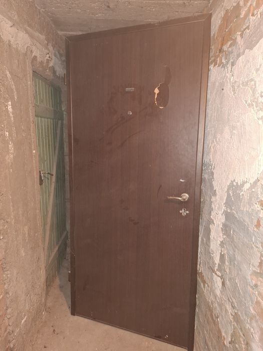 Блиндирана входна врата