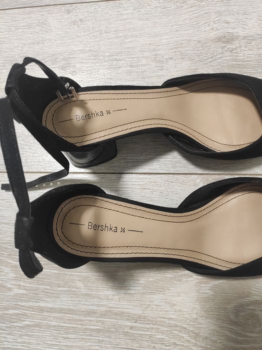 Черни токчета bershka