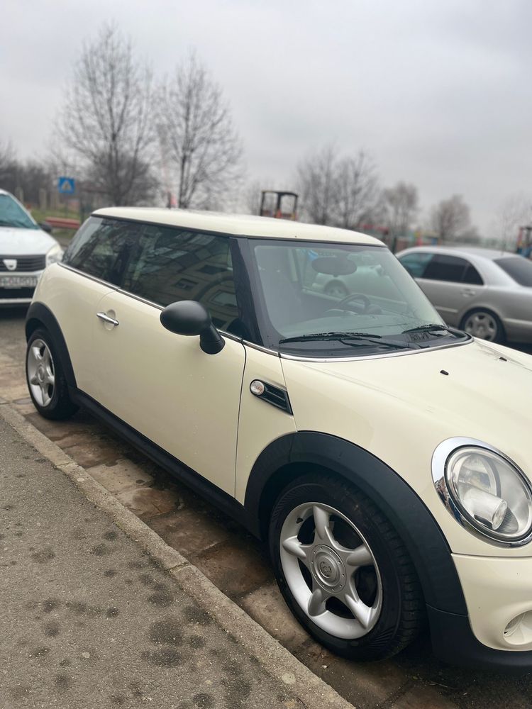 Mini Cooper One 2012