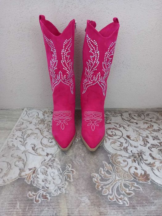 Ботуши, спортни обувки и боти с чанта комплект.