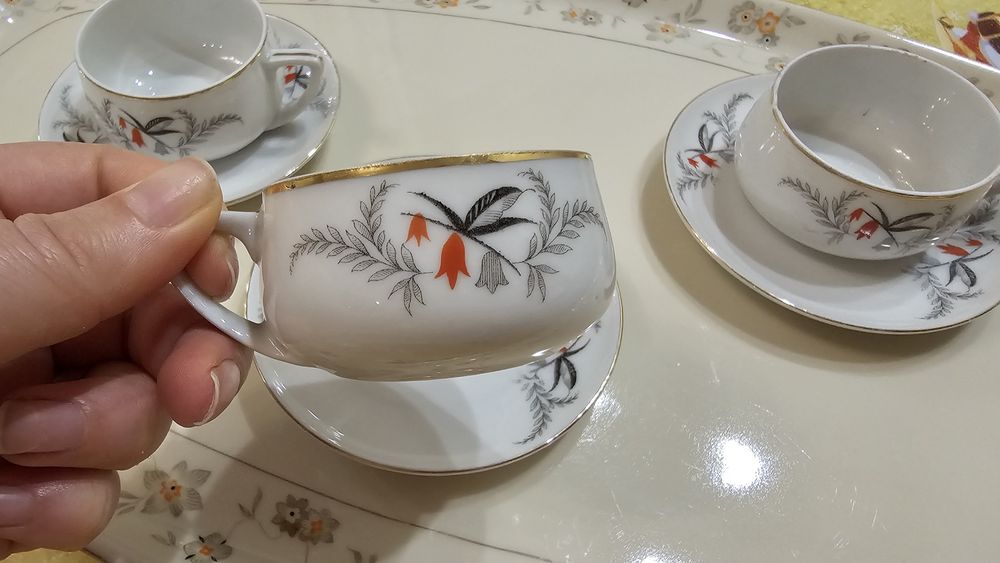 Порцеланови чаши с чинийка и поднос Pirkenhammer, EPIAG