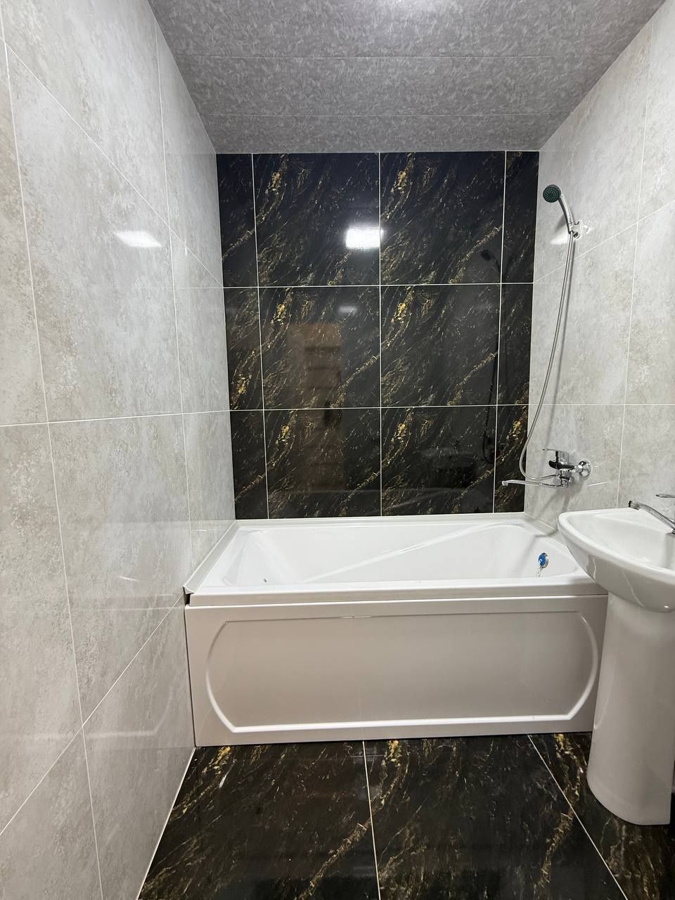 Продаю 1 ком квартира на 1 этаже 4 этажного дома. Авиосозлар 1